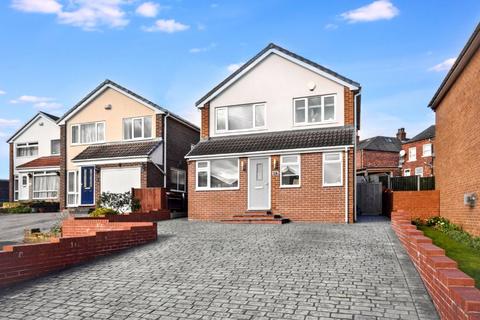 4 bedroom detached house for sale, Lake Lock Grove, Stanley, Wakefield, West Yorkshire