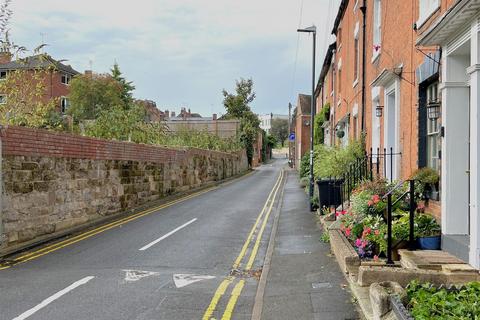 4 bedroom terraced house to rent, Chapel Street, Warwick