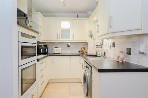 2 bedroom end of terrace house for sale, Broadwood Close, Horsham