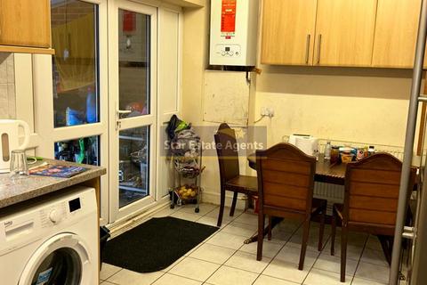 4 bedroom semi-detached house for sale, Greenford, London UB6