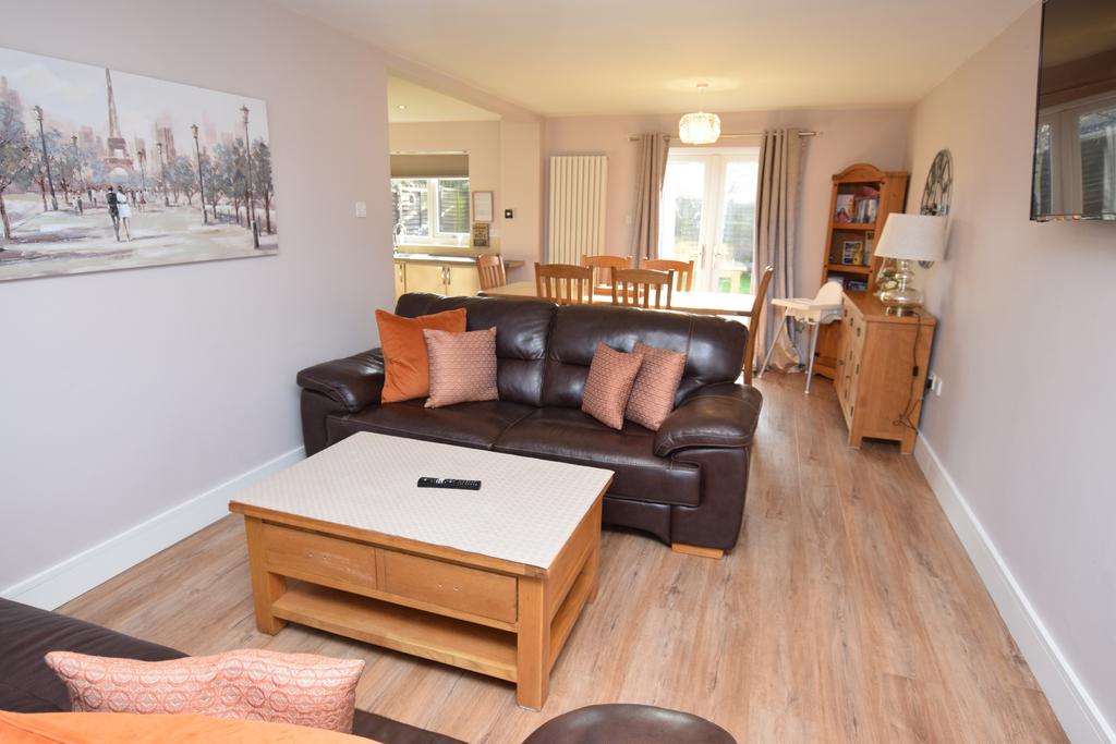 Open plan lounge, dining room &amp; kitchen