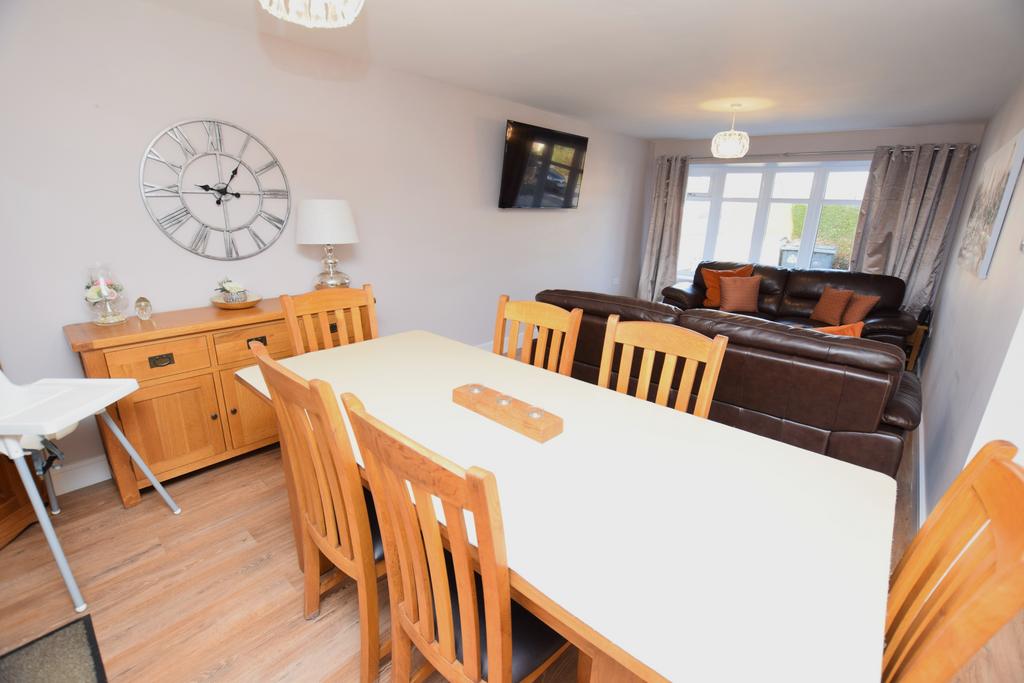 Open plan lounge, dining room &amp; kitchen