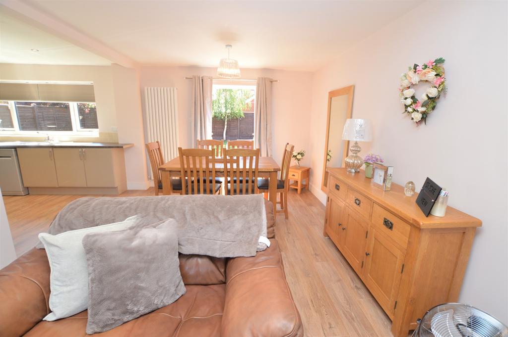 Open plan lounge, dining room &amp; kitchen