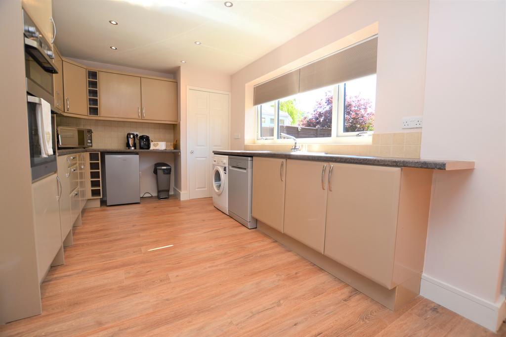 Open plan lounge, dining room &amp; kitchen