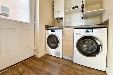 1 Hanratte Close, Llantilio Pertholey, Abergavenny, NP7 6PT