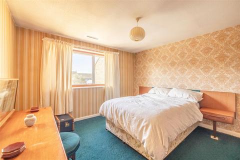 11 Copper Beech Close, Windsor, SL4 5RS
