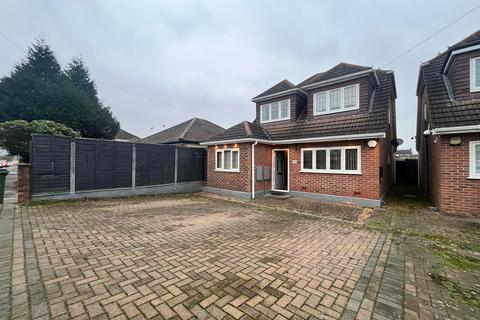 4 bedroom bungalow for sale, Lambs Lane South, Rainham