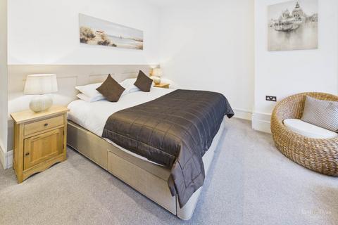 1 bedroom flat for sale, Hartington Place, Eastbourne