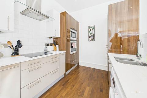 1 bedroom flat for sale, Hartington Place, Eastbourne