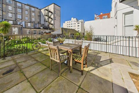 1 bedroom flat for sale, Hartington Place, Eastbourne