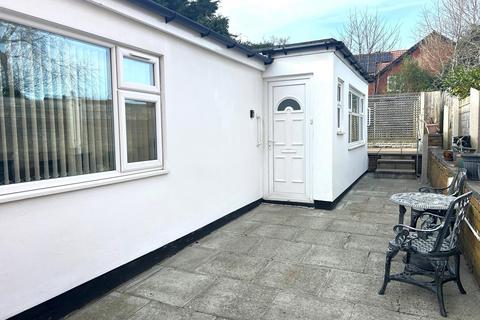 2 bedroom bungalow to rent, Liverpool Road, Ainsdale, Southport, PR8