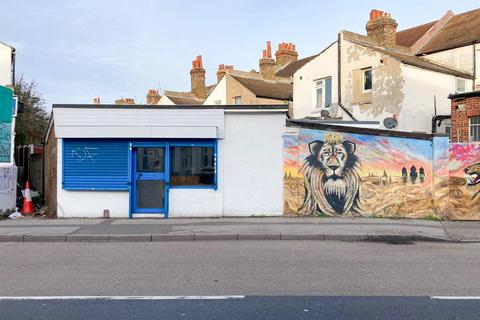 Shop to rent, Pelham Road South, Gravesend, Kent