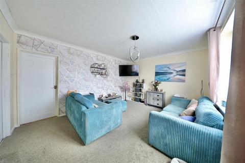 6 Batley Close, Hull, HU9 4QX