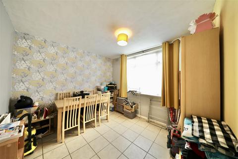 6 Batley Close, Hull, HU9 4QX