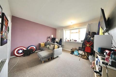 6 Batley Close, Hull, HU9 4QX