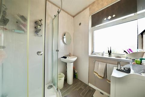 6 Batley Close, Hull, HU9 4QX