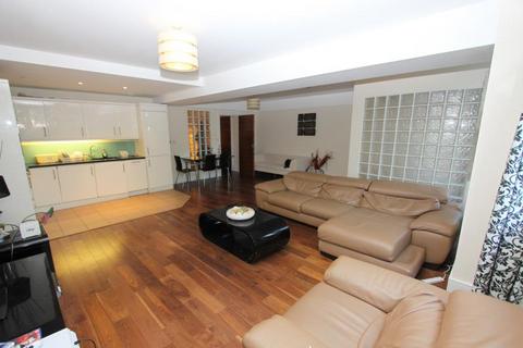 2 bedroom ground floor flat to rent, Jubilee Heights, Shoot-Up Hill, London NW2 3UQ