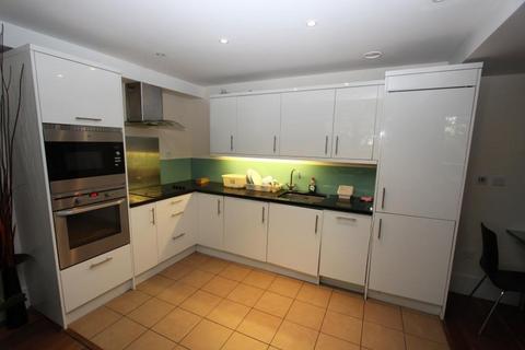 2 bedroom ground floor flat to rent, Jubilee Heights, Shoot-Up Hill, London NW2 3UQ