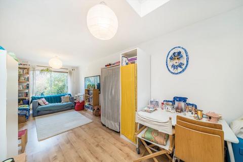 2 bedroom flat for sale, Framfield Road, London W7