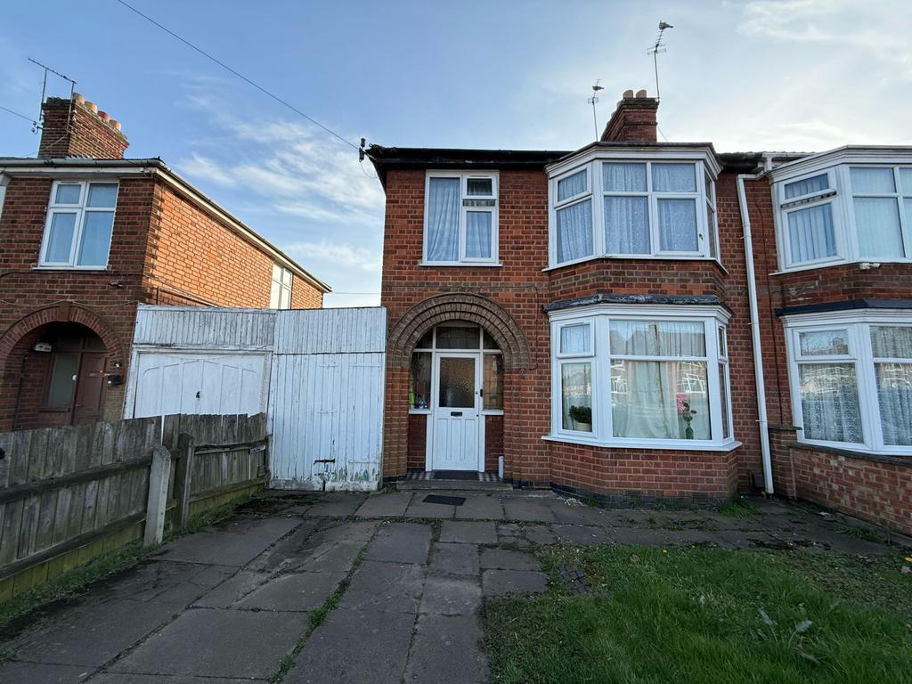 3 Bedroom Semi Detached House on Beaumont Leys La