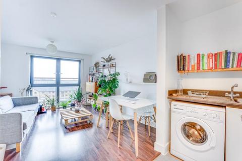 1 bedroom flat to rent, Waterfront House, Hackney, E5