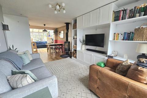 83 Bearlands, Wotton-under-edge, GL12 7SB