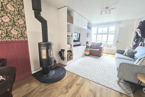83 Bearlands, Wotton-under-edge, GL12 7SB