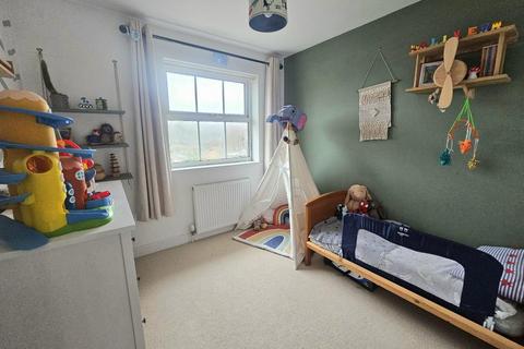 83 Bearlands, Wotton-under-edge, GL12 7SB