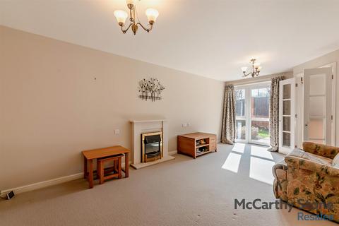 1 bedroom apartment for sale, Benedict Court, Western Avenue, Newbury, Berkshire, RG14 1AR