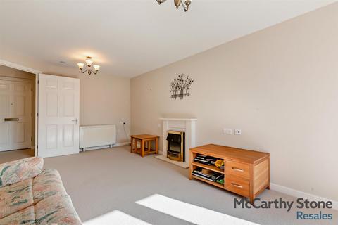 1 bedroom apartment for sale, Benedict Court, Western Avenue, Newbury, Berkshire, RG14 1AR