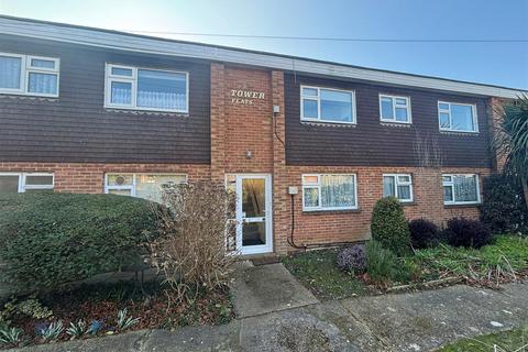 2 bedroom flat to rent, Ward Road, Totland Bay