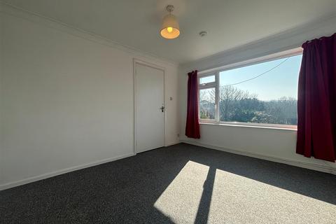 2 bedroom flat to rent, Ward Road, Totland Bay