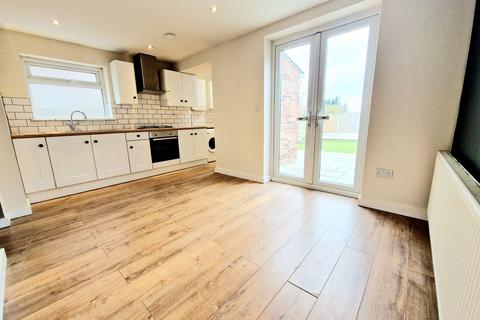 3 bedroom semi-detached house to rent, Highfield Road, Prestwich, M25