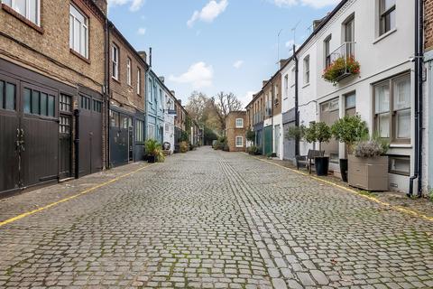 Mews for sale, Russell Gardens Mews, Holland Park, London, W14