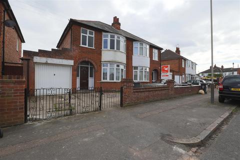 3 bedroom semi-detached house to rent, Sutton Avenue, Leicester, LE4