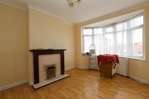 3 bedroom semi-detached house to rent, Sutton Avenue, Leicester, LE4