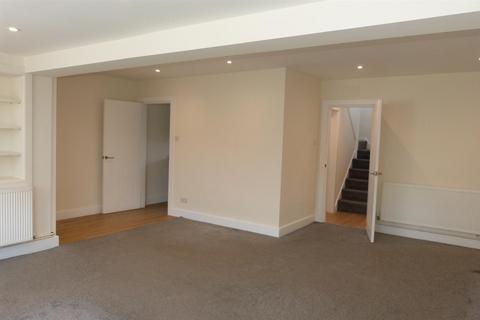 3 bedroom townhouse to rent, Pedlars Way, East Goscote