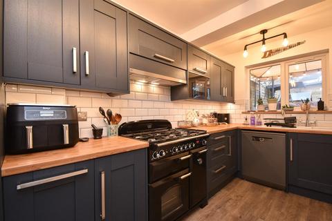 5 bedroom terraced house for sale, Elphinstone Road, Hastings