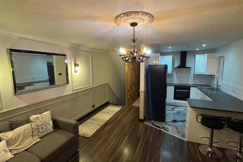 2 bedroom maisonette to rent, Amanda Close, Chigwell