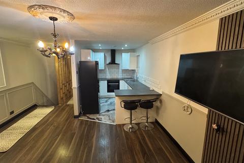2 bedroom maisonette to rent, Amanda Close, Chigwell