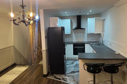 2 bedroom maisonette to rent, Amanda Close, Chigwell