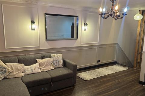 2 bedroom maisonette to rent, Amanda Close, Chigwell