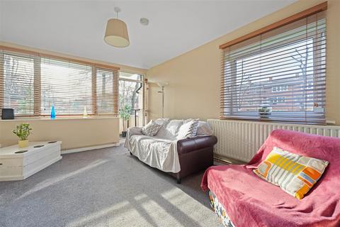 3 bedroom flat for sale, Highbury Quadrant, London