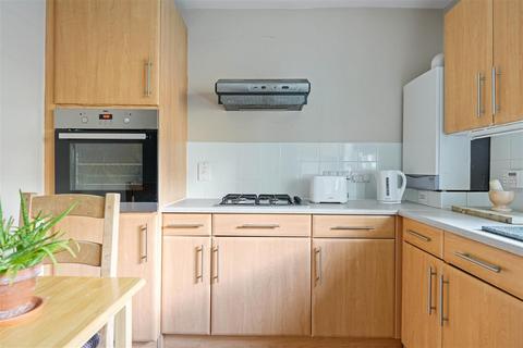 3 bedroom flat for sale, Highbury Quadrant, London