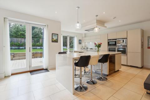 5 bedroom detached house to rent, Oaksend Close, Oxshott, Leatherhead, Surrey, KT22