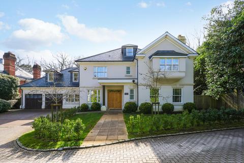 5 bedroom detached house to rent, Oaksend Close, Oxshott, Leatherhead, Surrey, KT22