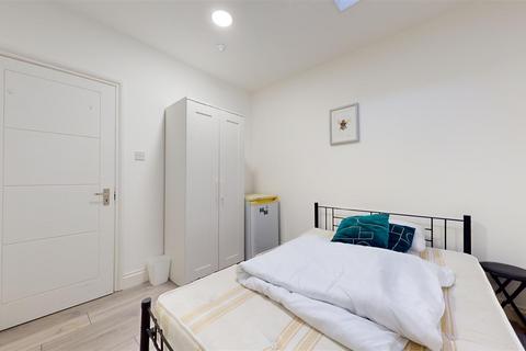 1 bedroom property to rent, Donnington Road, Brondesbury NW10