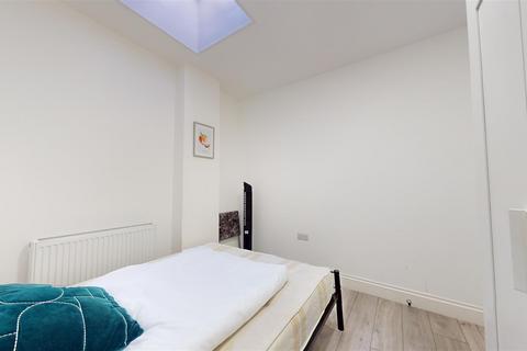 1 bedroom property to rent, Donnington Road, Brondesbury NW10