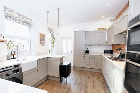 3 bedroom terraced house for sale, Alresford Road, Salford, M6