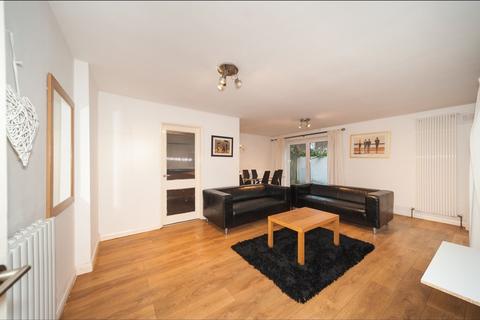 3 bedroom apartment to rent, Clarence Avenue, London SW4